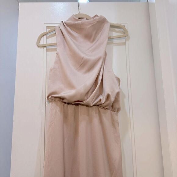 Elegant Sleeveless Cream Dress - Picture 2 of 8